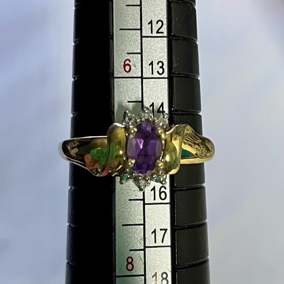 10K Gold Ring with Purple Stone - Picture 4 of 4